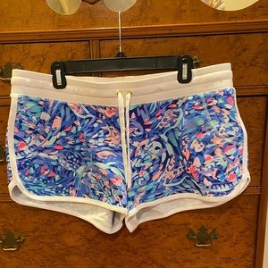 Lilly Pulitzer dolphin hem shorts